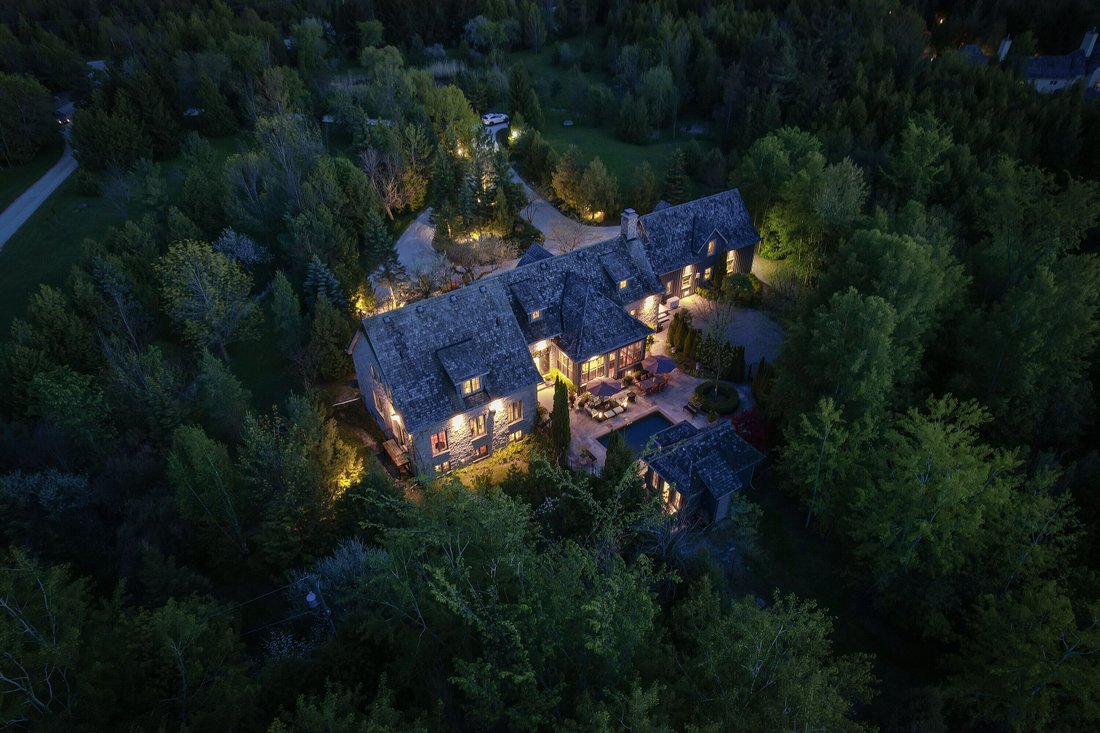 English Country Estate In Clarksburg, Ontario, Canada For Sale (12891845)