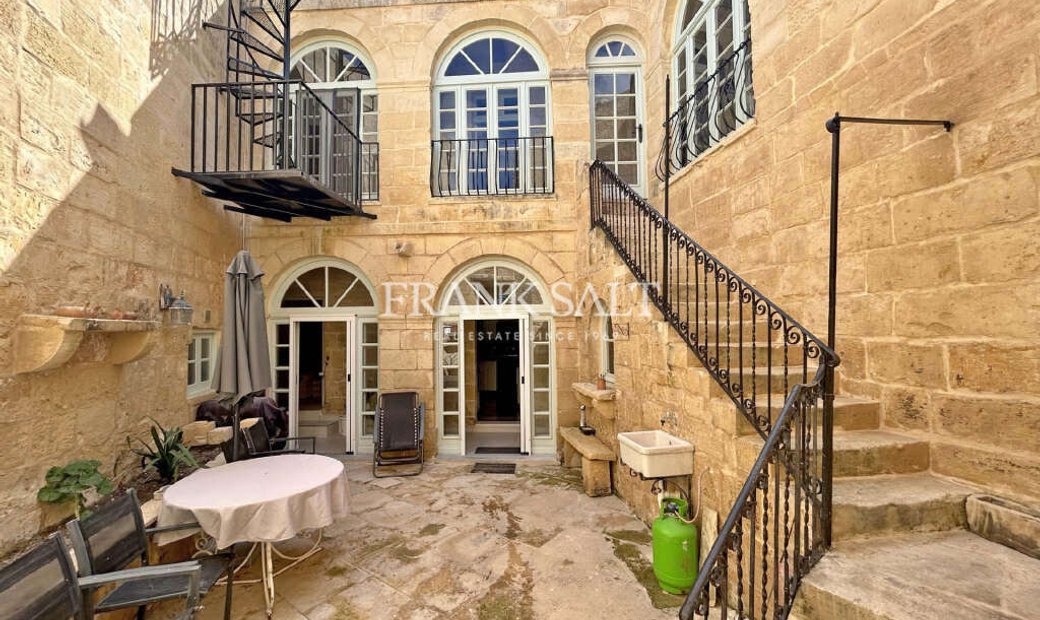 Zurrieq, Belle Maison De Caractère Avec Cour Dans Iż żurrieq, Malte à Vendre (12894970)