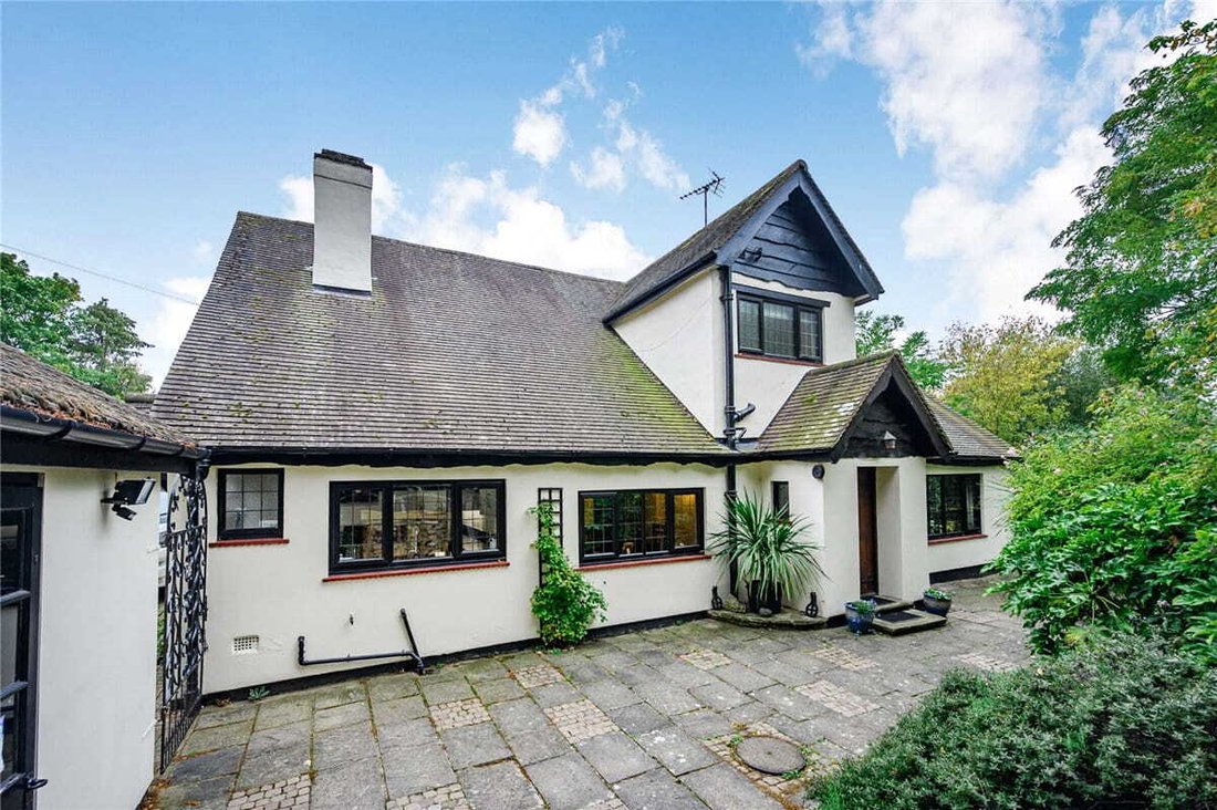 Harlestone Road, Northampton Nn5 In Northampton, England, United