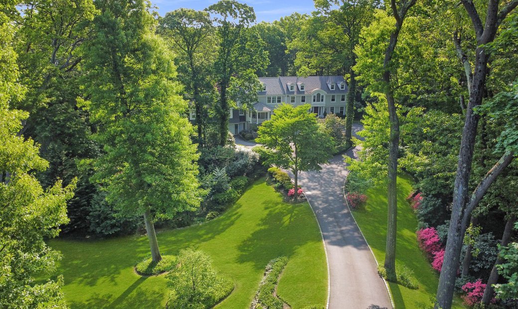 10 Redmond Lane, Oyster Bay Cove, In Oyster Bay Cove, New York, United