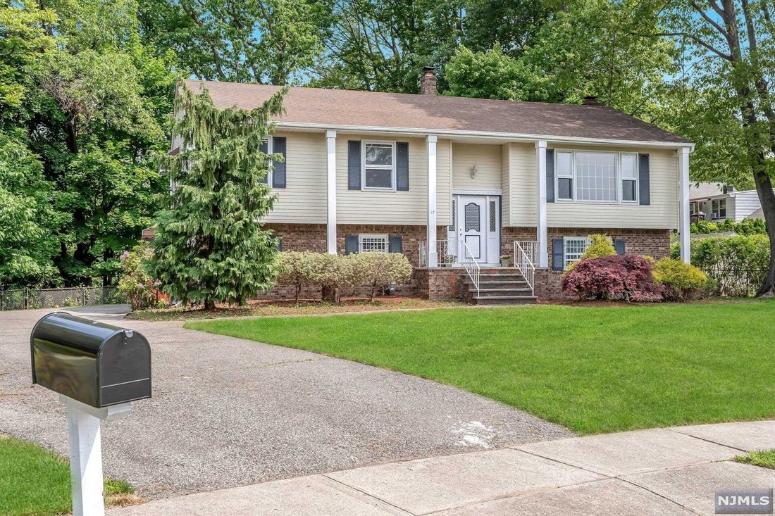 17 Debra Court In Hawthorne, New Jersey, United States For Sale (12903016)