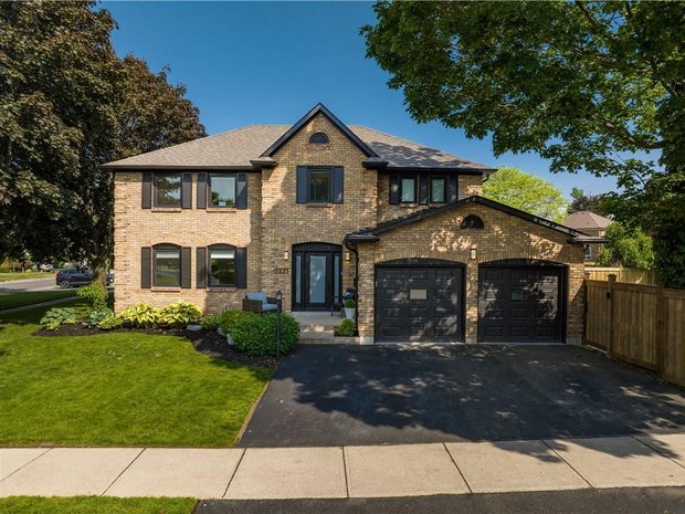 House in Burlington, Ontario, Canada 1