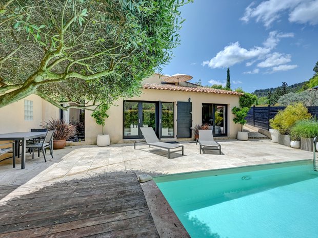 Luxury houses with terrace for sale in Le Tholonet, Provence-Alpes-Côte ...