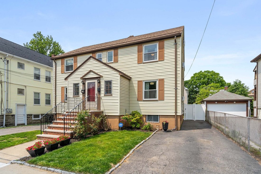 33 Bromfield St In Watertown, Massachusetts, United States For Sale