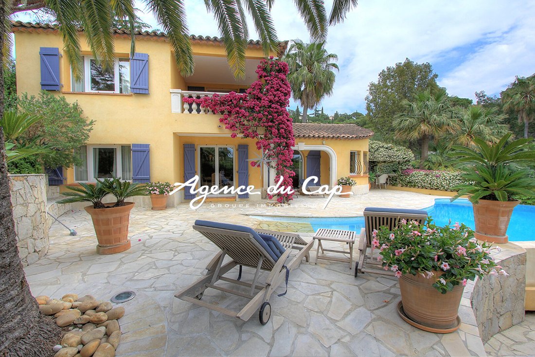 Estate In Roquebrune Sur Argens, Provence Alpes Côte D'azur, France For