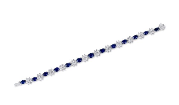 Jewelry - 17 Bracelets for sale on JamesEdition