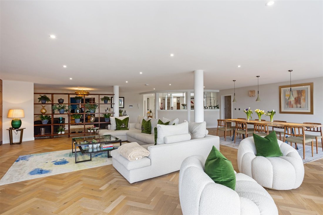 A Fabulous Garden Apartment With Outstanding In Poole, England, United