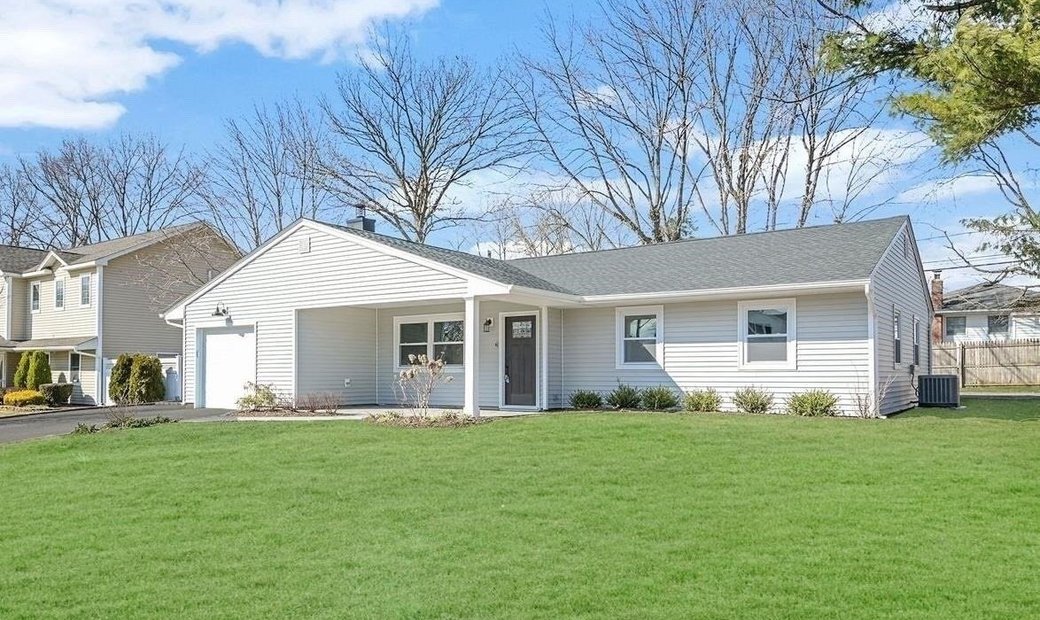 House Port Jefferson In Port Jefferson Station, New York, United States