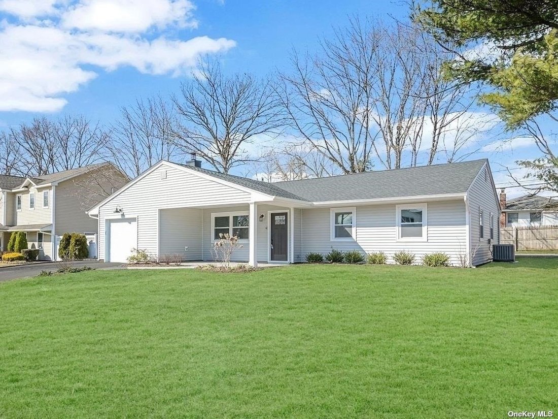 House Port Jefferson In Port Jefferson Station, New York, United States