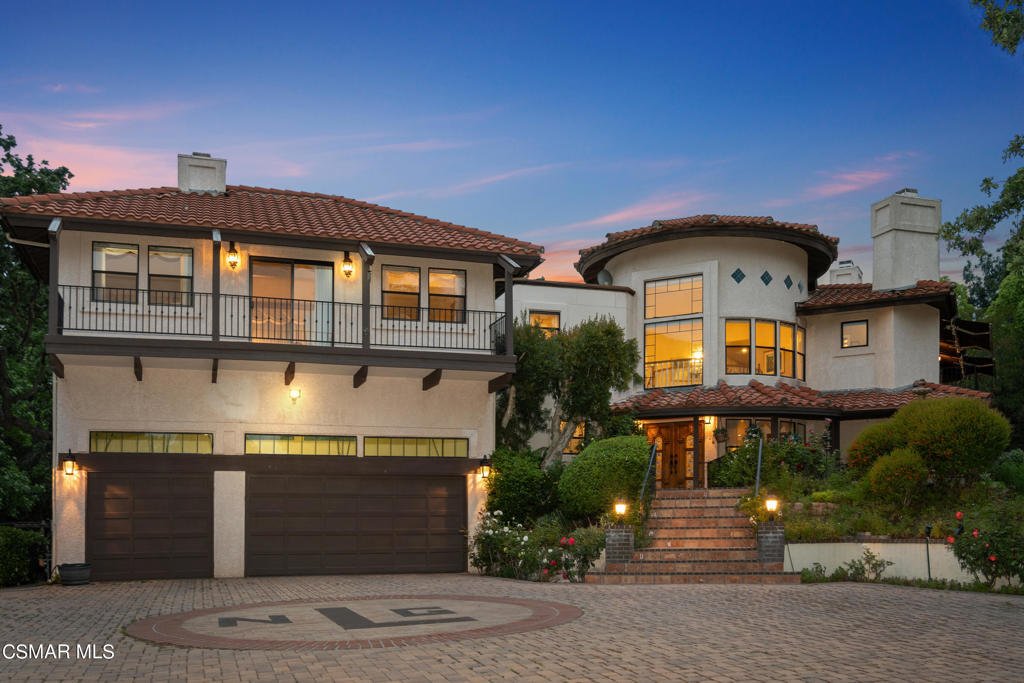 5 Bedrooms Single Family Detached In Thousand Oaks, California, United