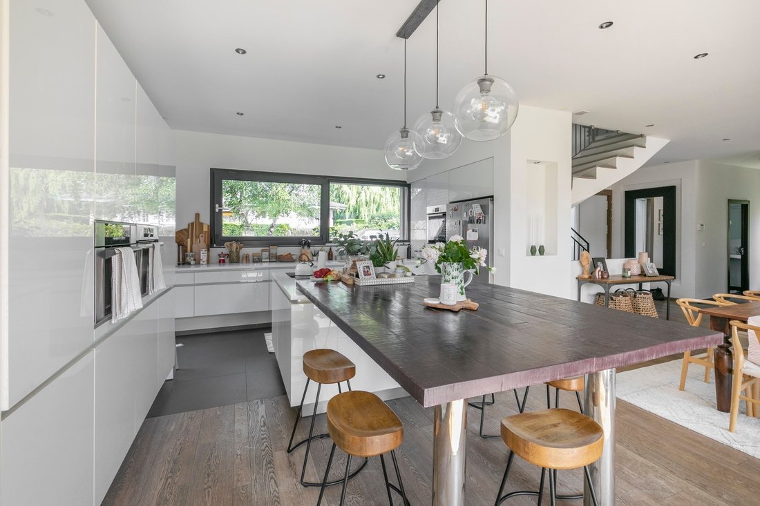 Detached House With Swimming Pool In Coppet, Vaud, Switzerland For Sale