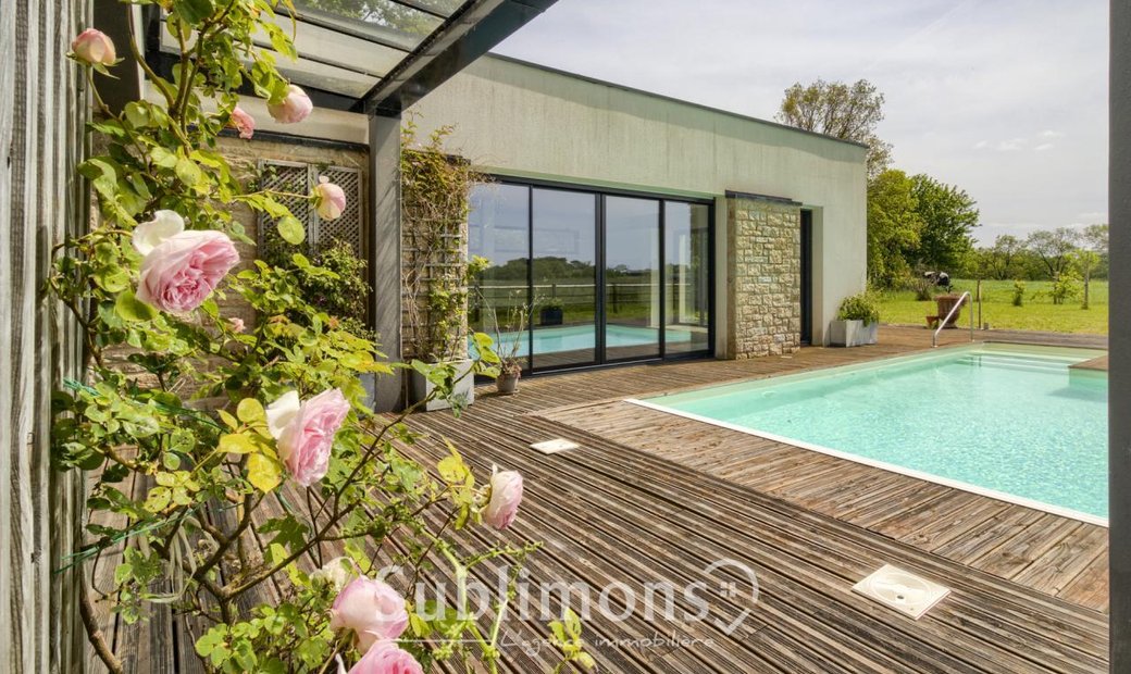 Maison Avec Piscine Sur Vannes In Vannes, Brittany, France For Sale