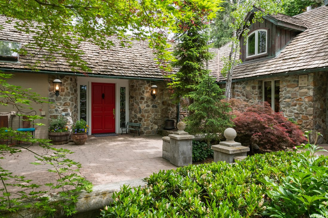 4 Bedrooms Single Family Detached In Holladay, Utah, United States For