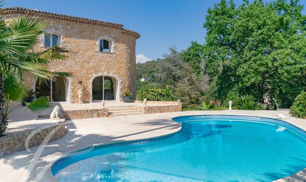 Large House In Dominant Positin For In Biot, Provence Alpes Côte D'azur