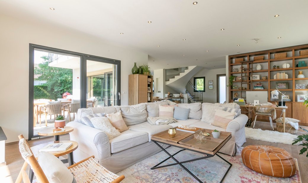 Detached House With Swimming Pool In Coppet, Vaud, Switzerland For Sale