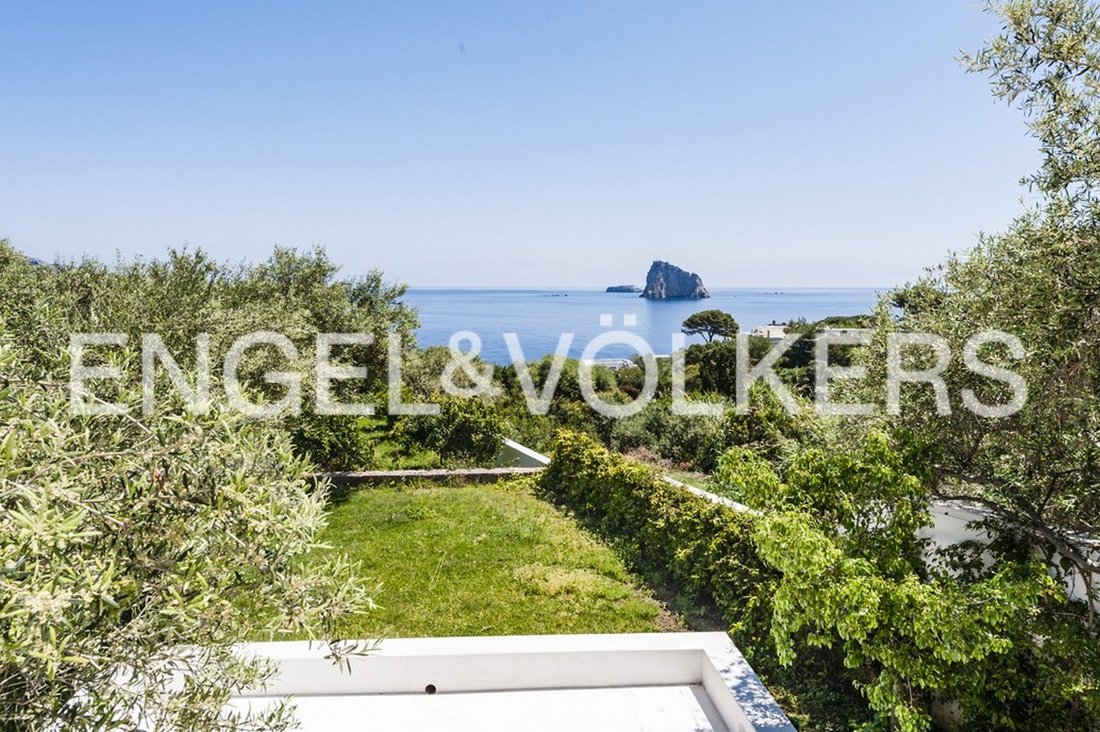Panarea: Villa With Garden And Sea View In Iditella