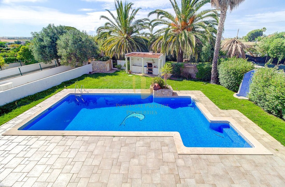 Fantastic 3 Bedroom Villa With Garage, Pool And In Altura, Algarve