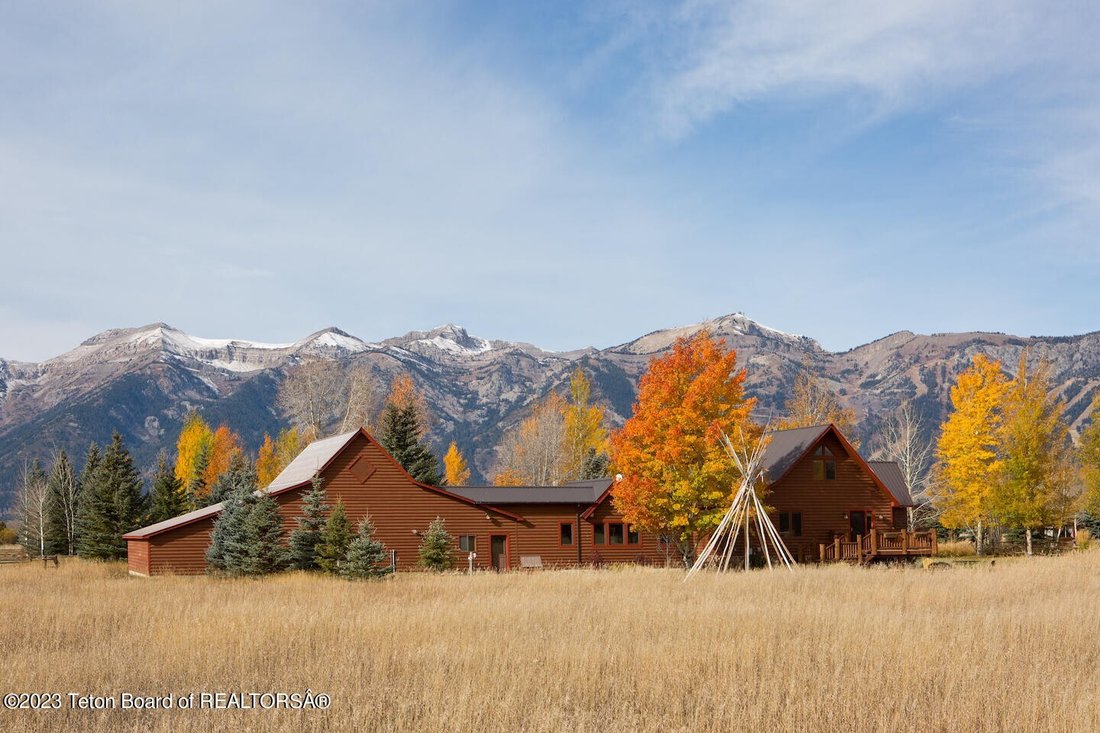 4 Bedrooms Single Family Detached In Jackson, Wyoming, United States