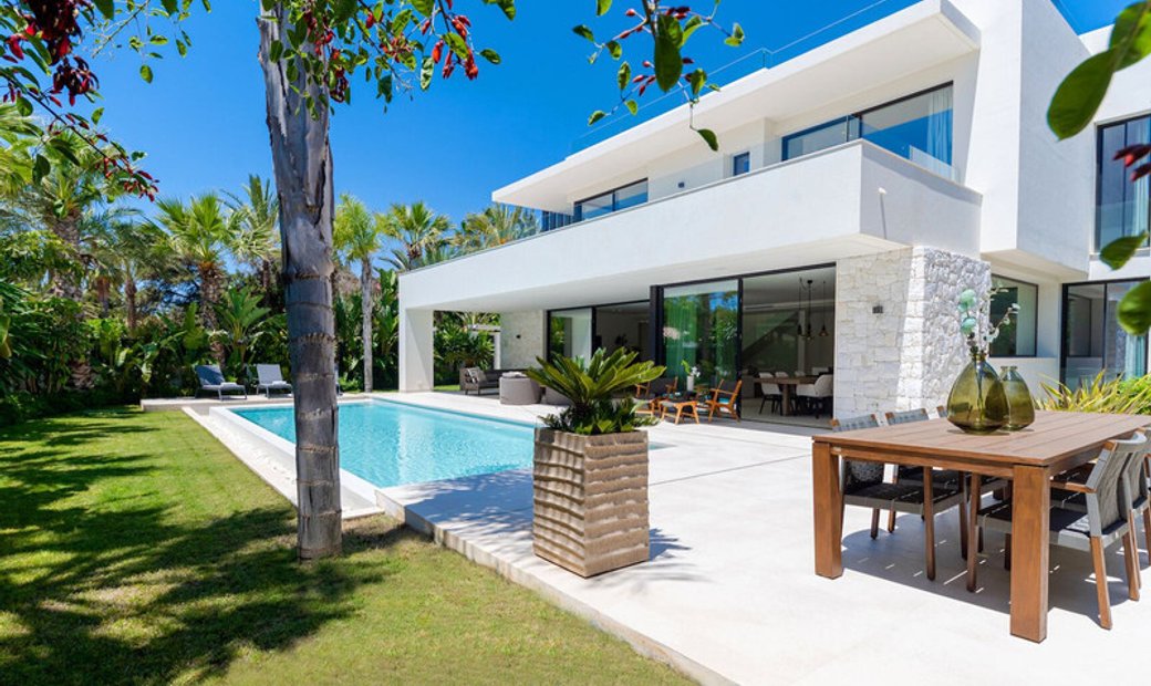 Contemporary Villa, Beachside Elviria In Marbella, Andalusia, Spain For Sale (12913124)
