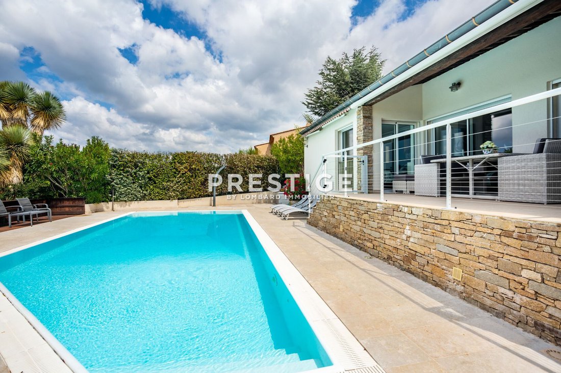 Vente Maison 6 Pièce(s) In Fréjus, Provence Alpes Côte D'azur, France