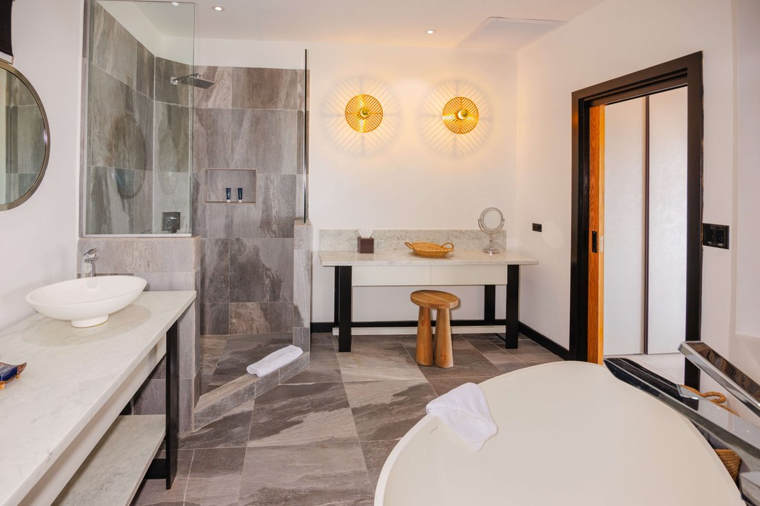 Ocean View Suite With Jacuzzi In Saint John's, Saint John, Antigua And Barbuda For Sale (12913395)