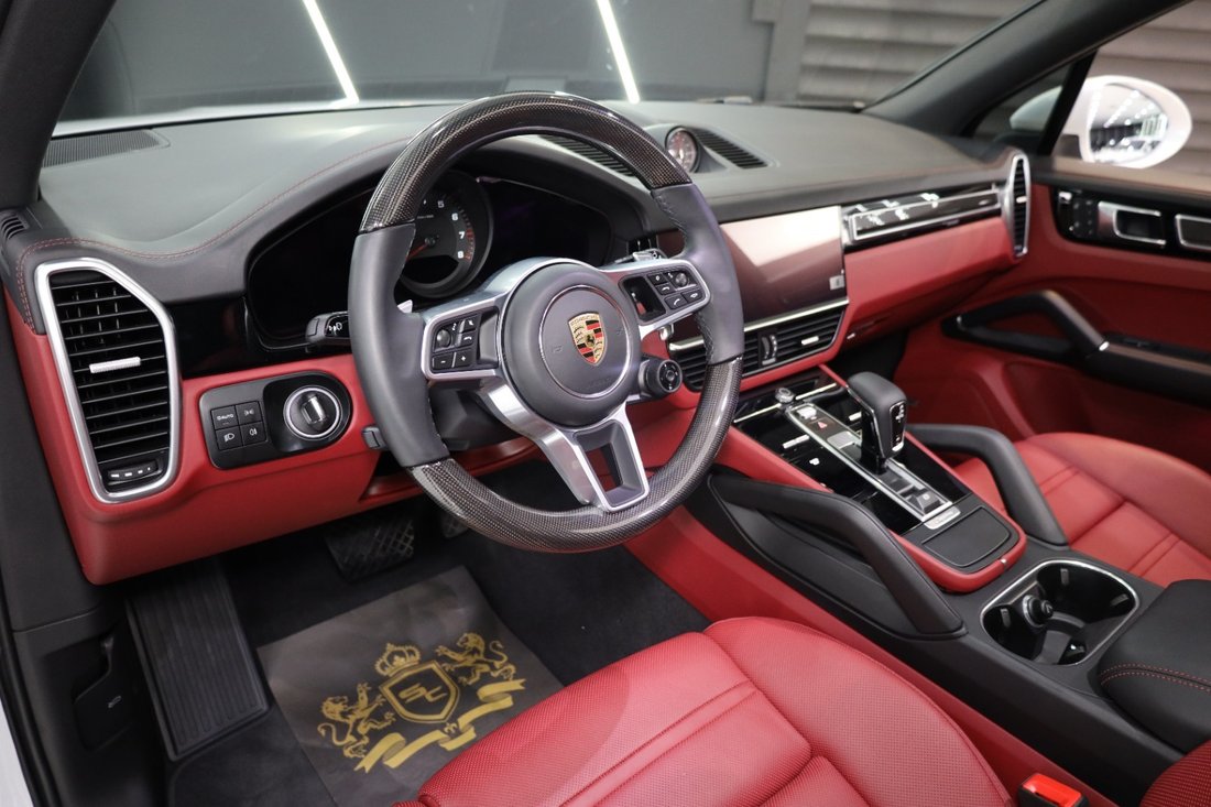 Suv in Dubai, Dubai, United Arab Emirates 5 - 12916611