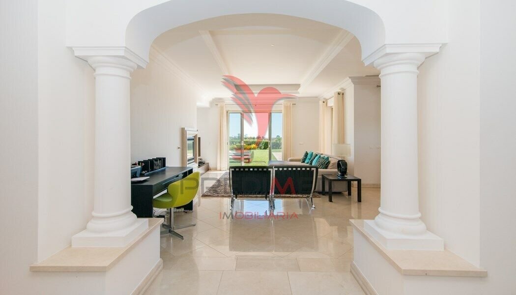 5 Bedroom Stunning Villa Located On The Resort Of In Faro, Algarve