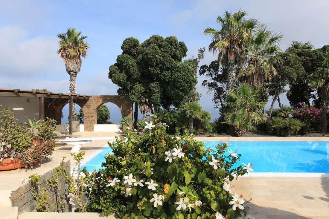 Villa in Pantelleria, Sicily, Italy 1 - 12916608