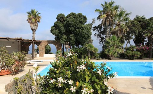 Villa in Pantelleria, Sicily, Italy 1