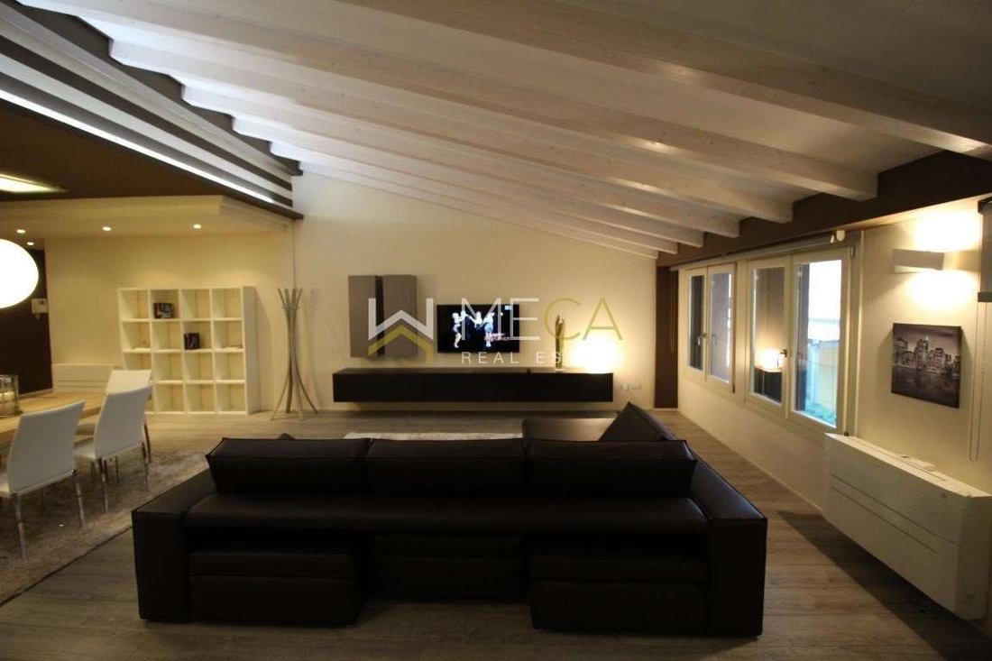 Apartment in Historic Center, Desenzano del Garda, Lombardy 1 - 12916663