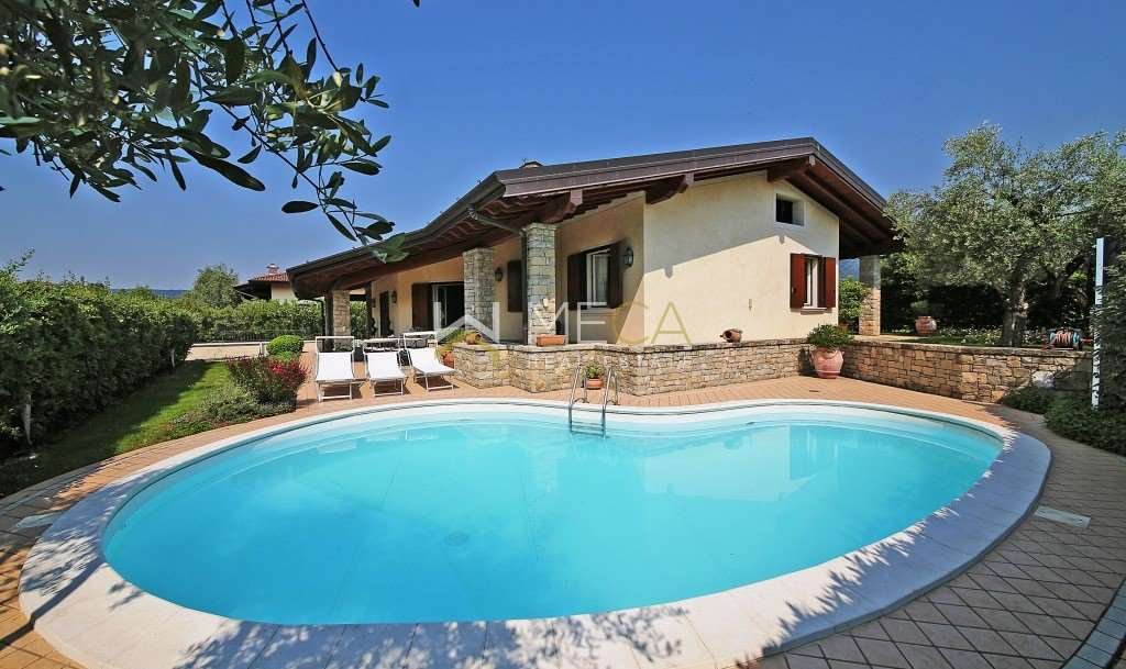 Villa in San Felice del Benaco, Lombardy, Italy 1 - 12916781