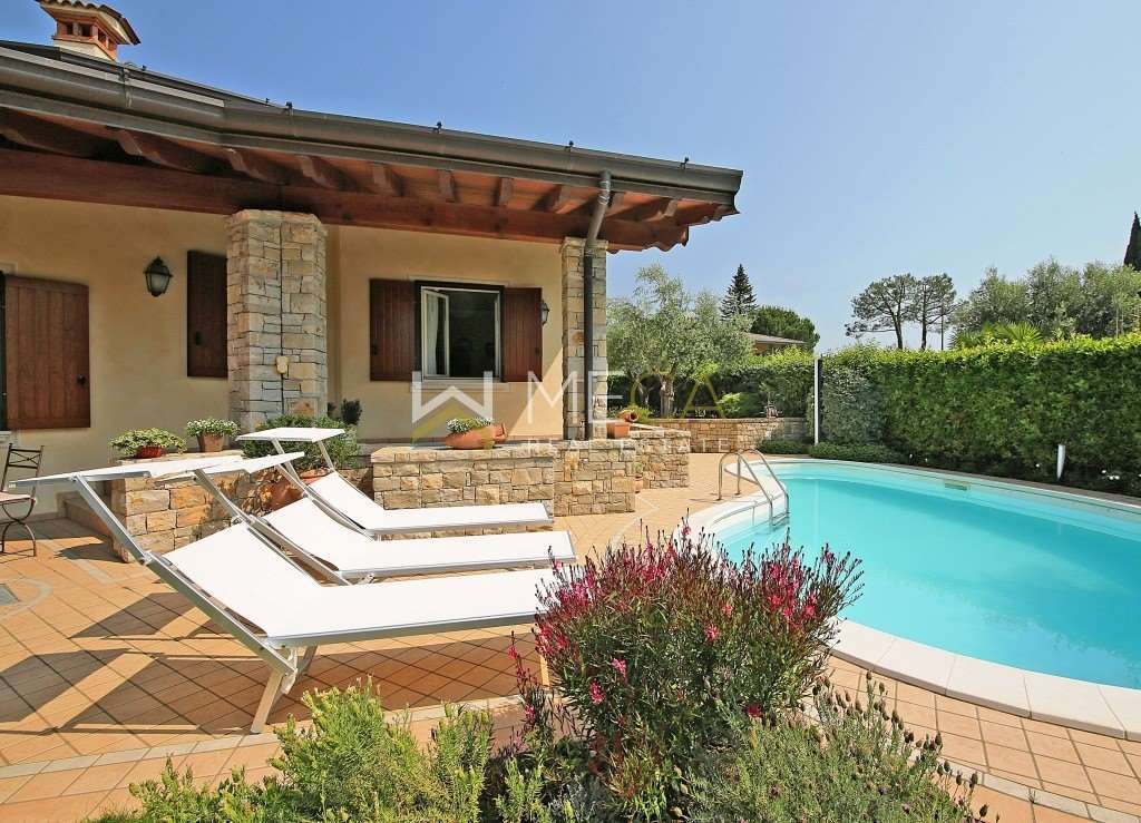 Villa in San Felice del Benaco, Lombardy, Italy 5 - 12916781