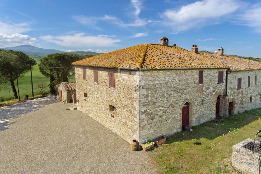 Estate in Castiglione d'Orcia, Tuscany, Italy 1 - 12918479