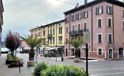 Apartamento en Salò, Lombardía, Italia 1