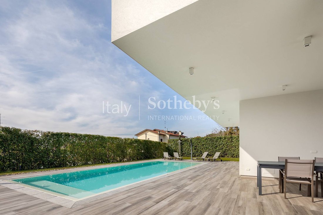 House in Guanzate, Lombardy, Italy 5 - 12590200