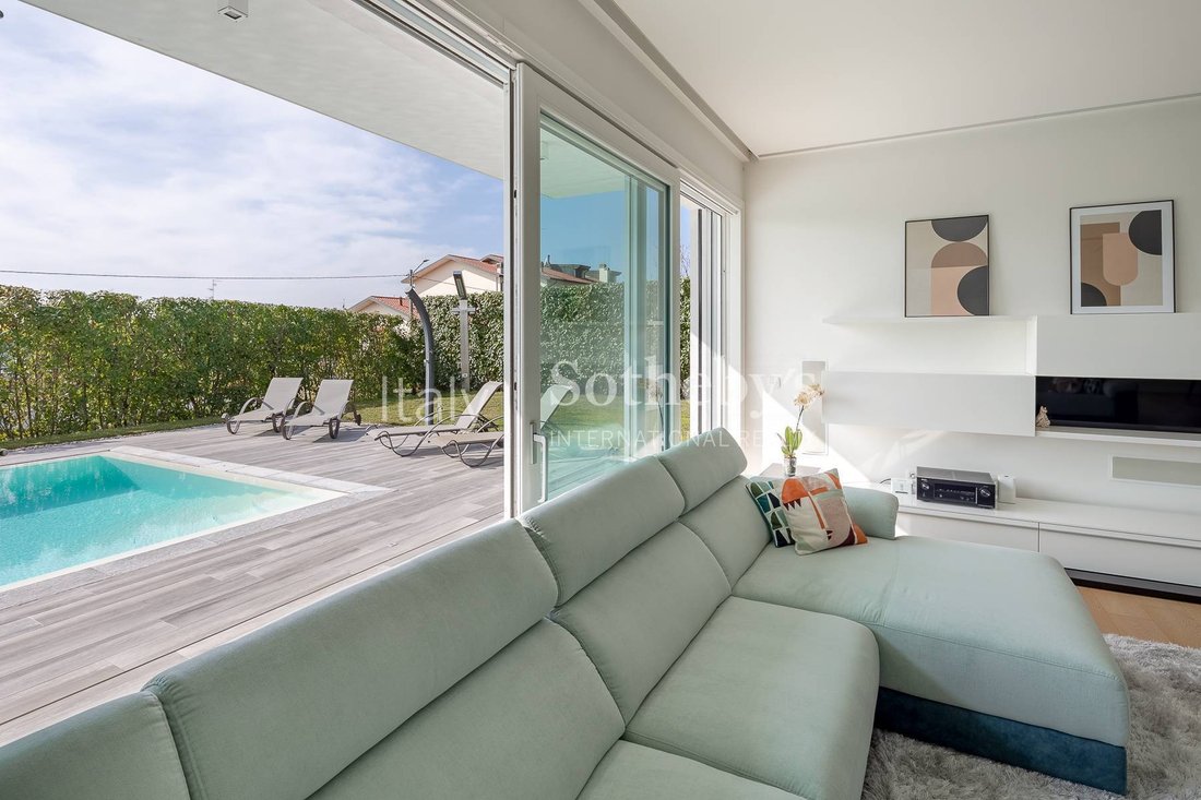 House in Guanzate, Lombardy, Italy 2 - 12590200
