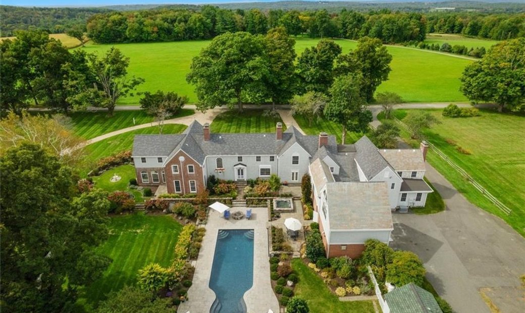 7 Bedrooms Single Family Detached In Middlebury, Connecticut, United