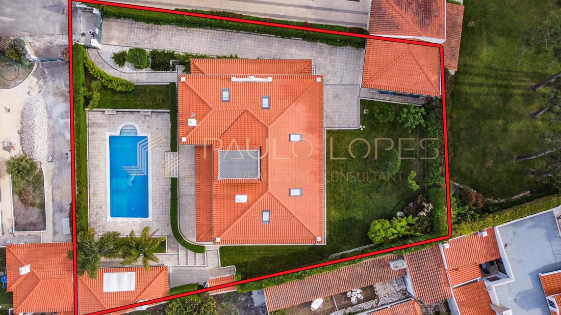 Luxurious Villa By The Lagoon In Bom Sucesso Beach, Leiria District, Portugal For Sale (12917453)