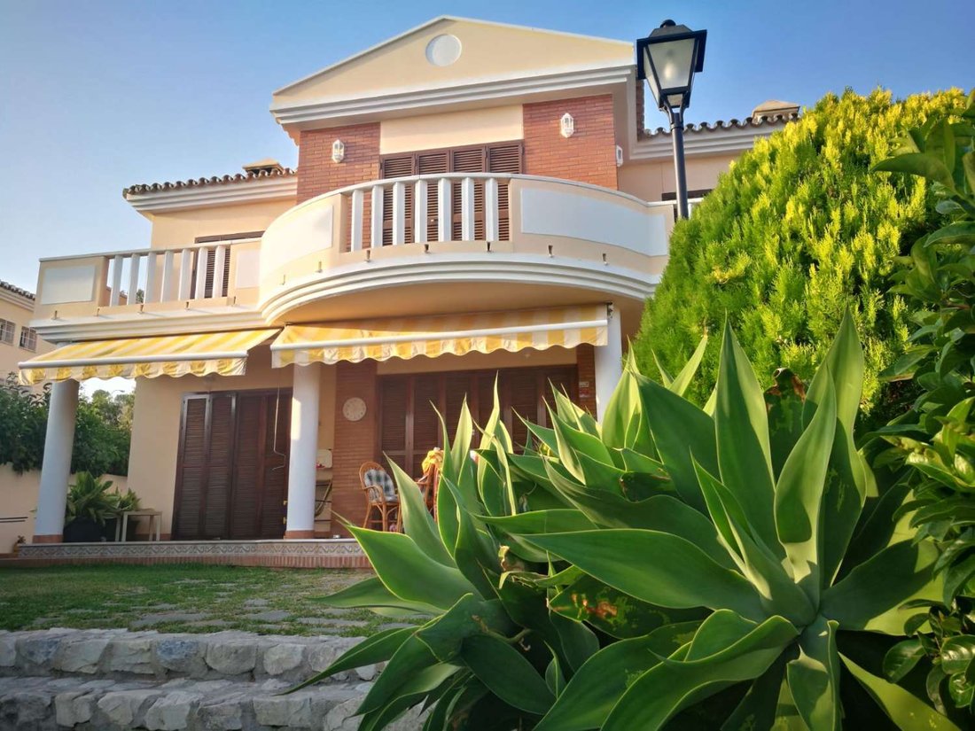 Málaga Chalet In Málaga, Andalusia, Spain For Sale (12921885)