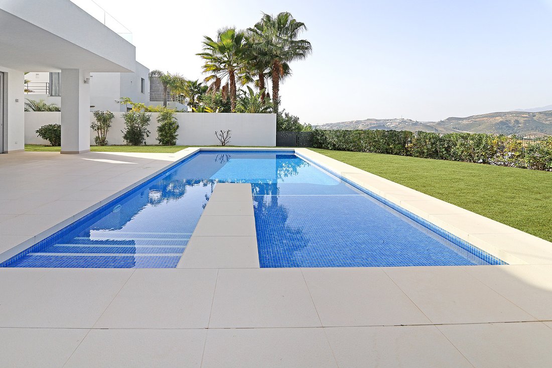 Chalet in Guadalmina Alta, San Pedro de Alcantara, Spain 3 - 12922326