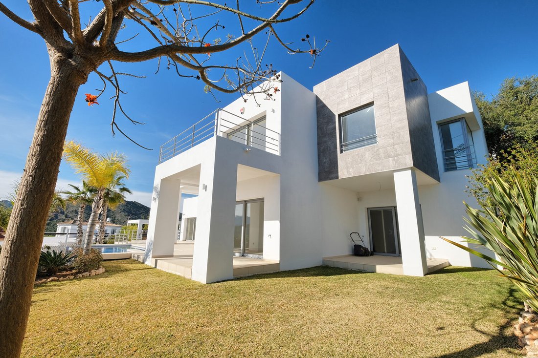 Villa in El Madroñal, Benahavis, Spain 1 - 12922289