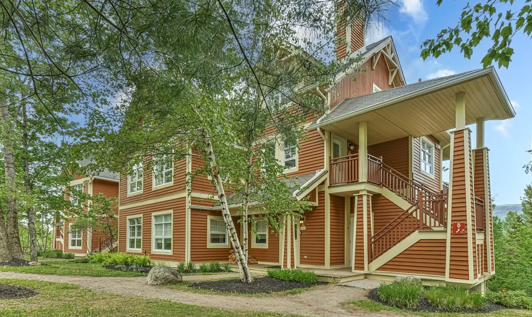 233 Ch. Des Quatre Sommets 2, In Mont Tremblant, Quebec, Canada For