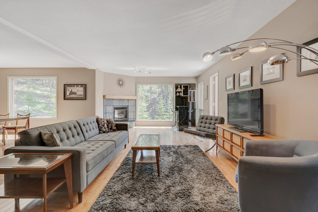 Mountainside Townhome In Banff, Alberta, Canada For Sale (12921080)