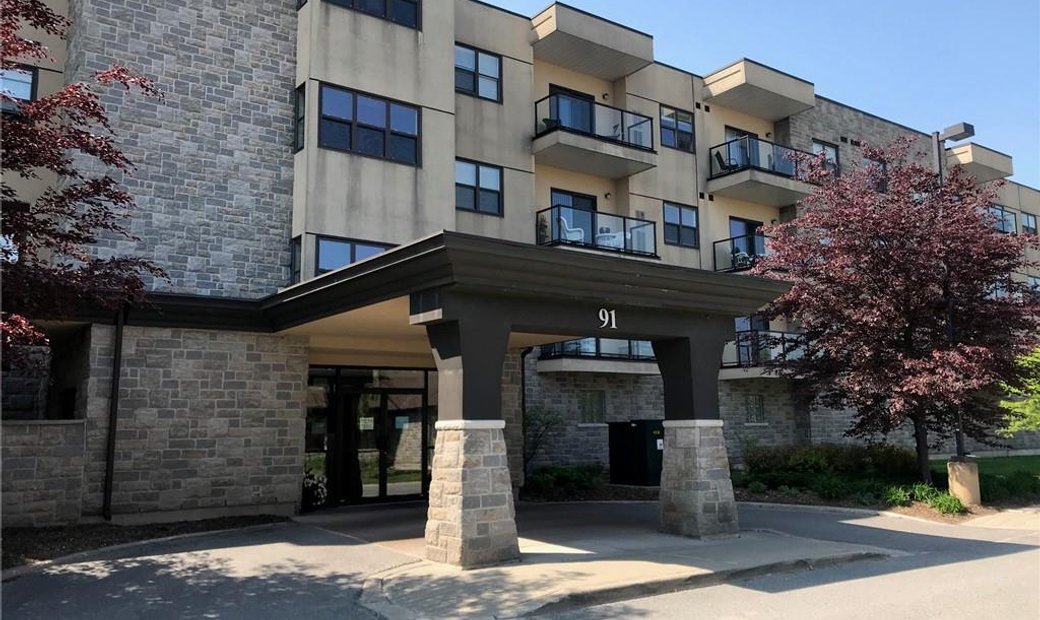 Townhouse/Condo In Collingwood, Ontario, Canada For Sale (12926302)