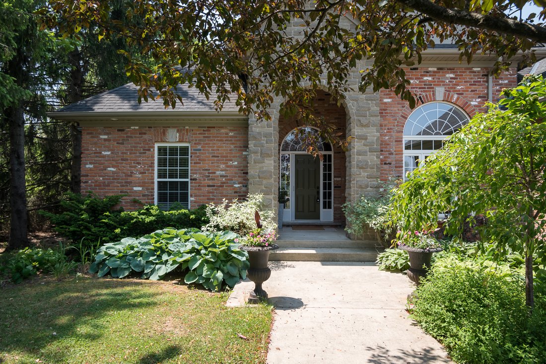 House in Hamilton, Ontario, Canada 2 - 12926749