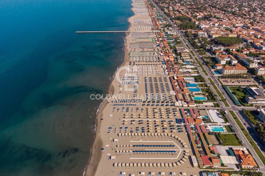 Villa in Vittoria Apuana, Forte dei Marmi, Tuscany 2 - 12929830