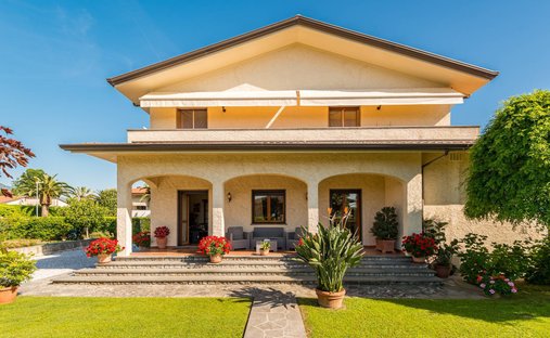 Villa in Caranna-Vaiana, Forte dei Marmi, Tuscany 1