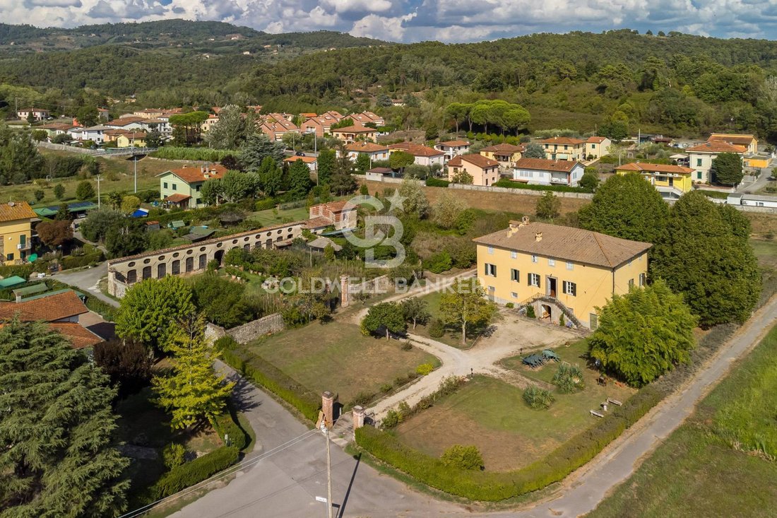 Villa Storica In Vendita A Lucca, San Macario In Piano