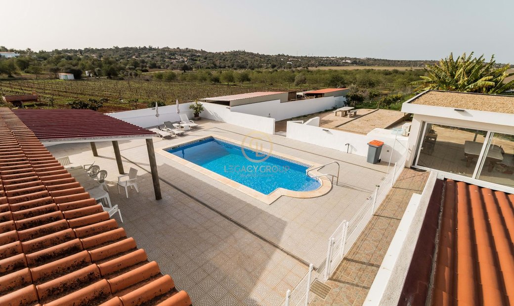House T5 + 3 Apartments T2, Inserted In Farm With In Tunes, Algarve
