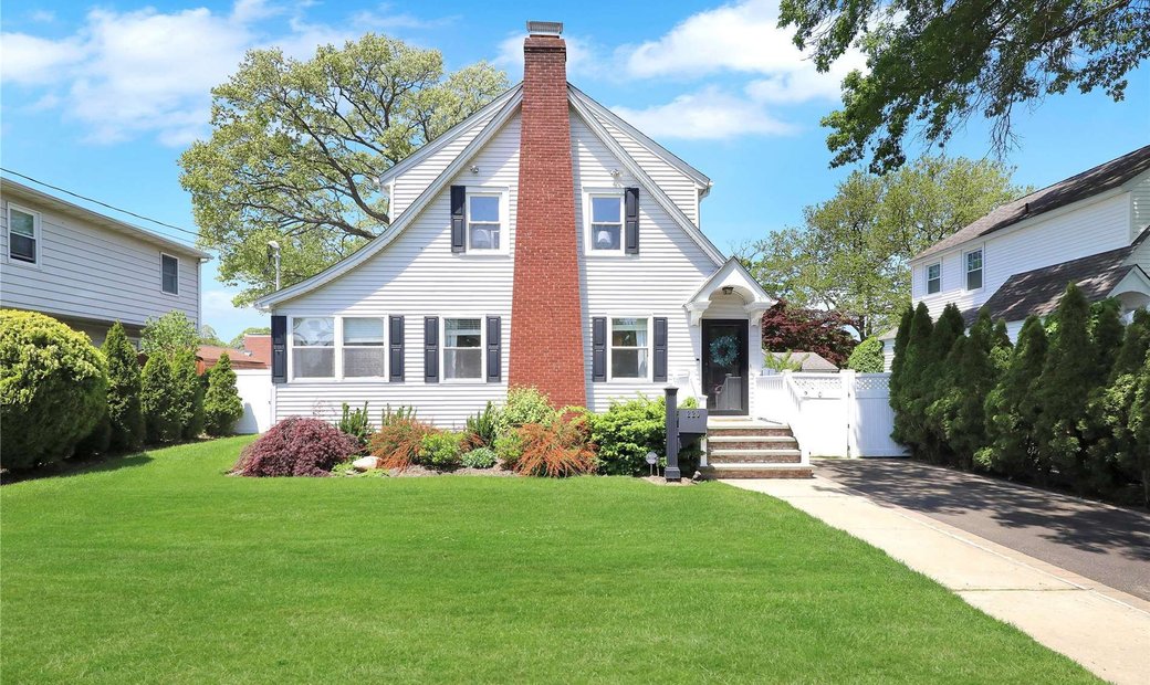 House Bellmore In Bellmore, New York, United States For Sale (12927180)